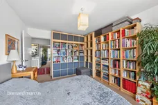 Academia Way, London