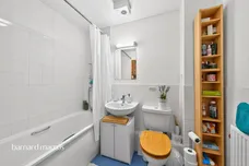 Academia Way, London