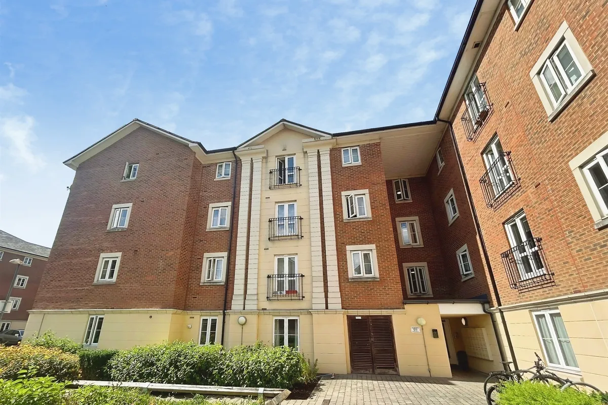 Brunel Crescent, Swindon