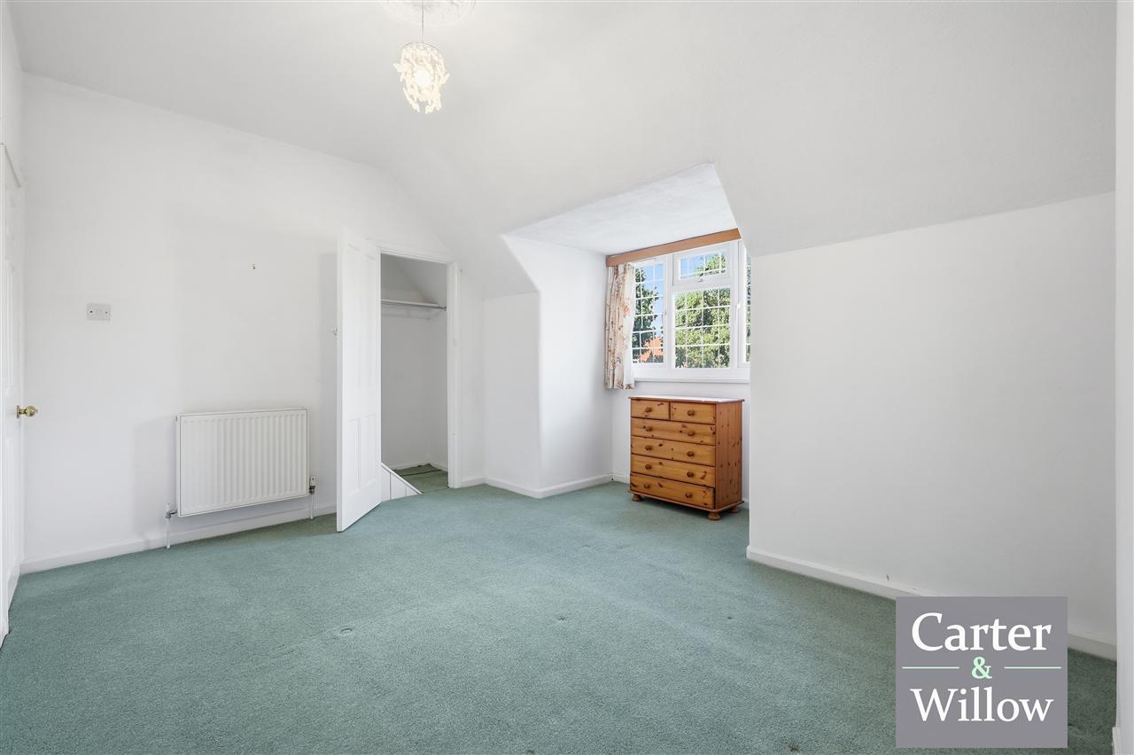 Valence Avenue, Essex Image 10