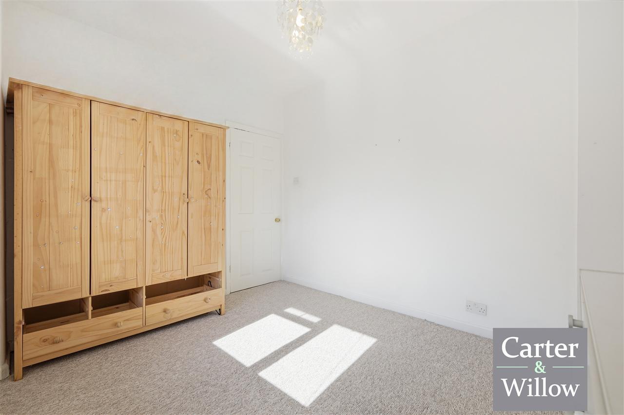 Valence Avenue, Essex Image 12