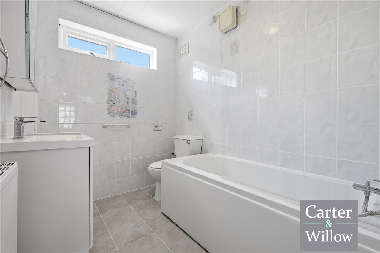 Shortcrofts Road, Essex Image 12