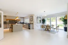 2 Coppice Vale Felbridge RH19 photo 3