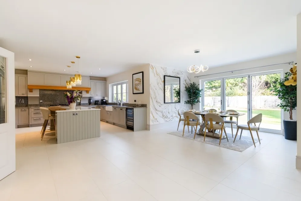 2 Coppice Vale Felbridge RH19 photo 3