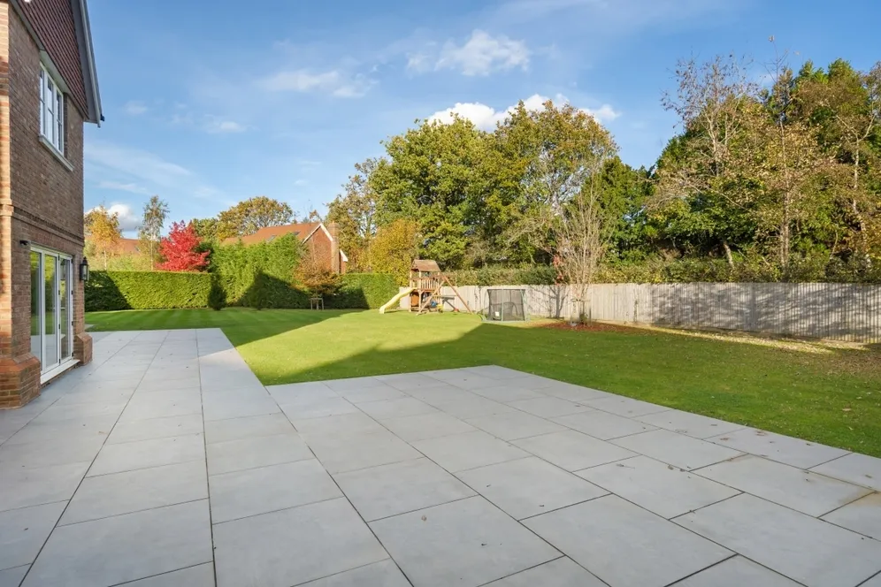 2 Coppice Vale Felbridge RH19 photo 10