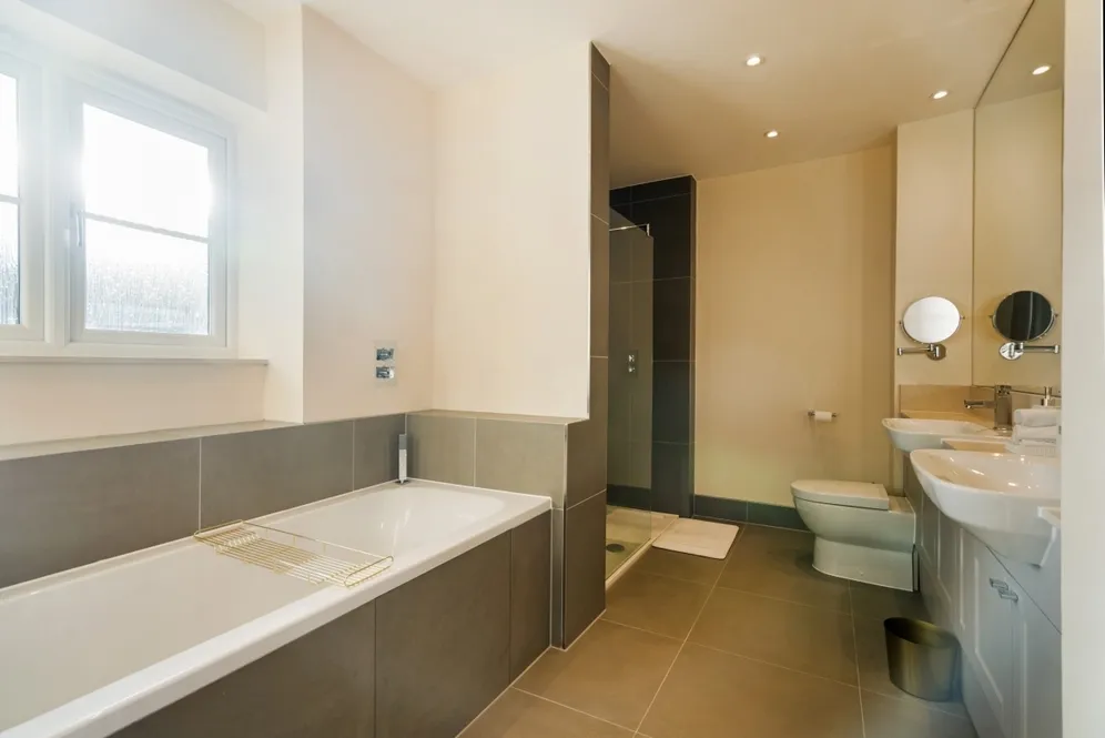 2 Coppice Vale Felbridge RH19 photo 17