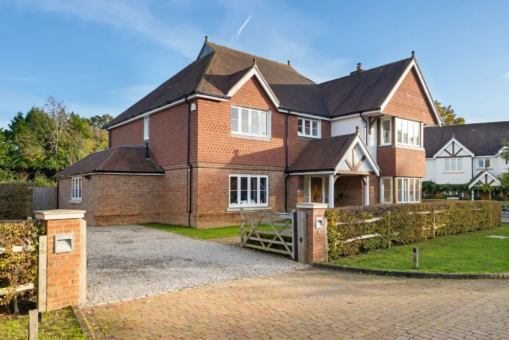 2 Coppice Vale Felbridge RH19 photo 18