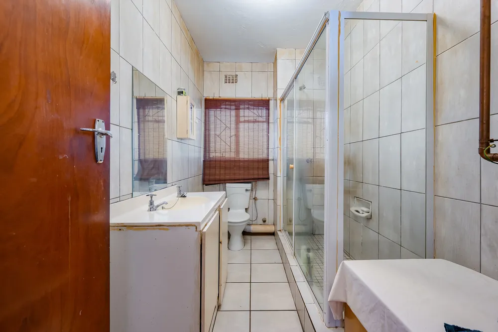 South Africa, Western Cape, Somerset West Central, Andries Pretorius, 31