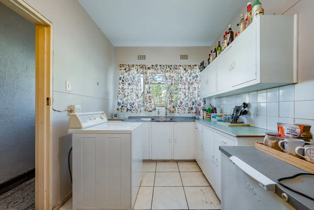 South Africa, Western Cape, Somerset West Central, Andries Pretorius, 31