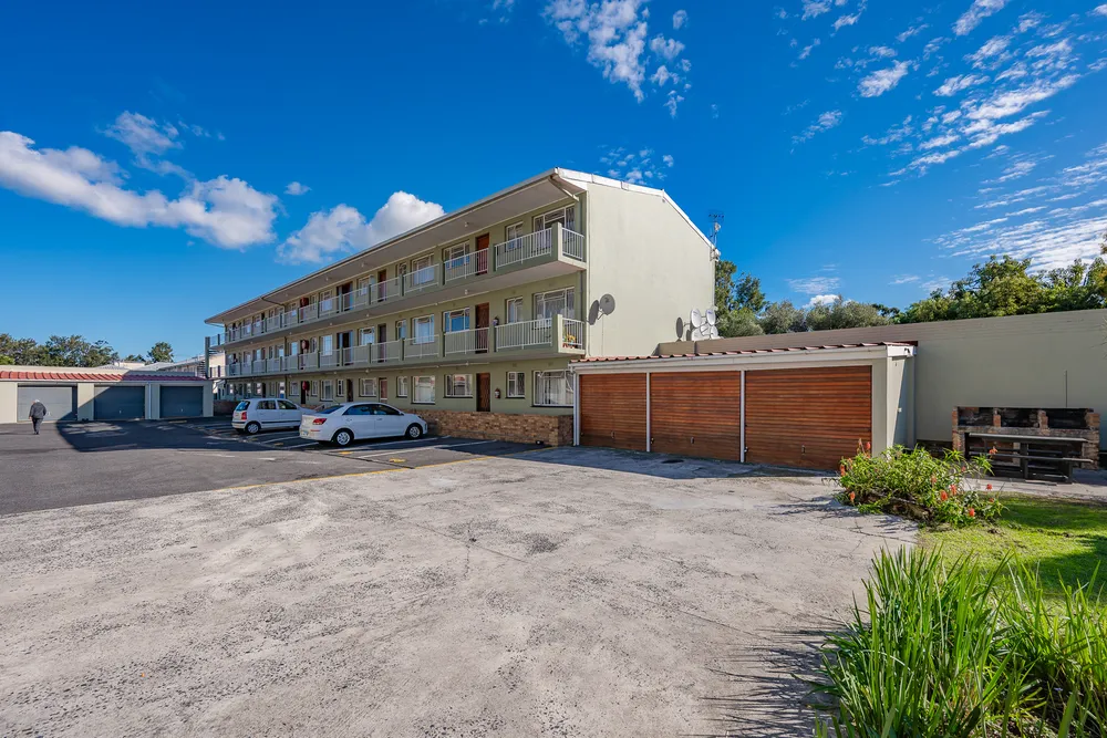 South Africa, Western Cape, Somerset West Central, Andries Pretorius, 31