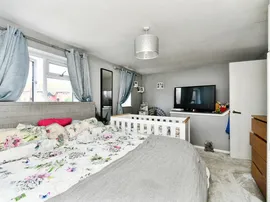 Central Avenue, Telscombe Cliffs, Peacehaven thumb 3