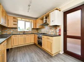 Seaview Avenue, Peacehaven thumb 3