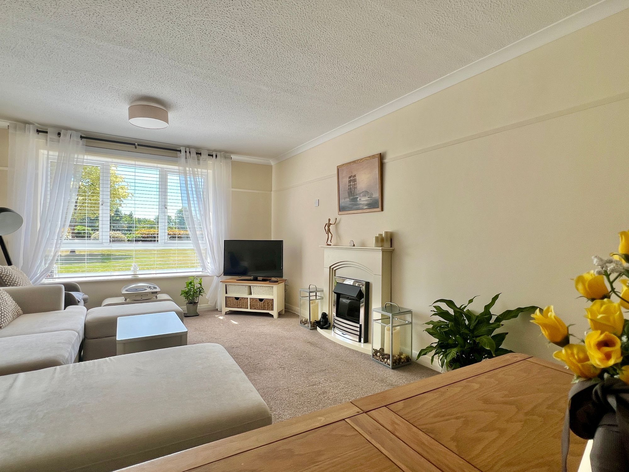 French Weir Close, Summerfield Court, Taunton Image 7
