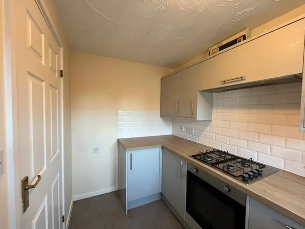 Property carousel item 4