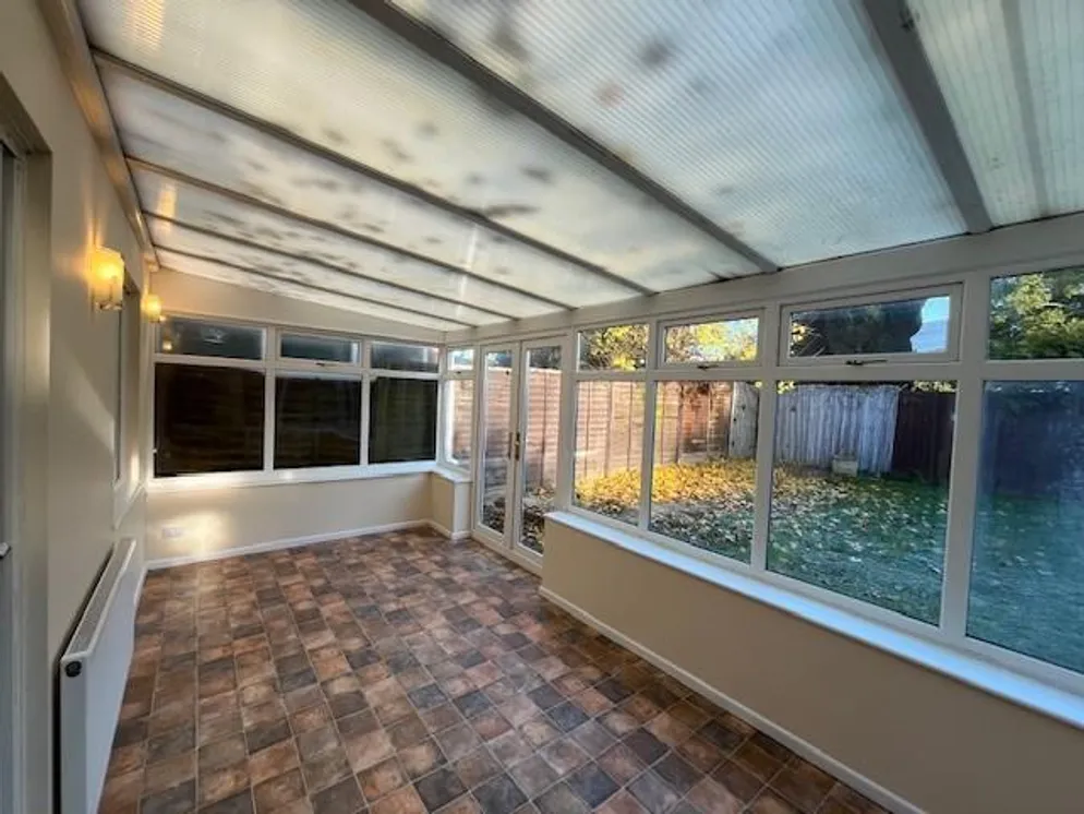 Property carousel item 6