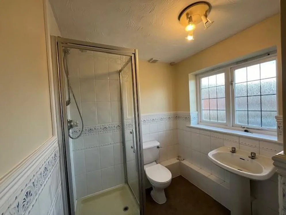 Property carousel item 9