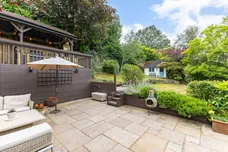 Winchester Close, Esher, KT10 photo 4