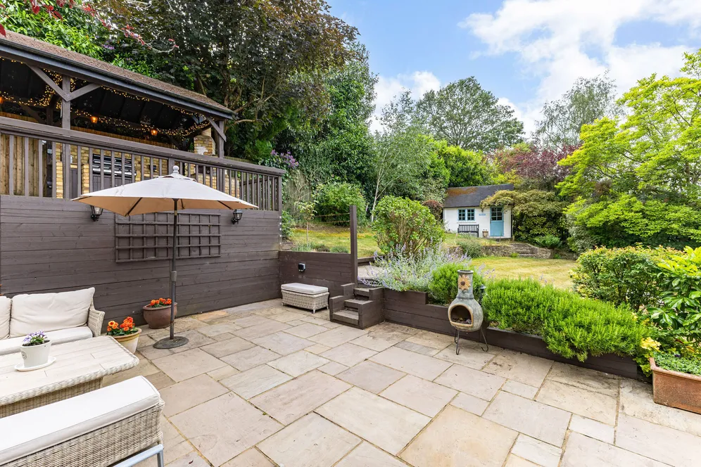 Winchester Close, Esher, KT10 photo 4
