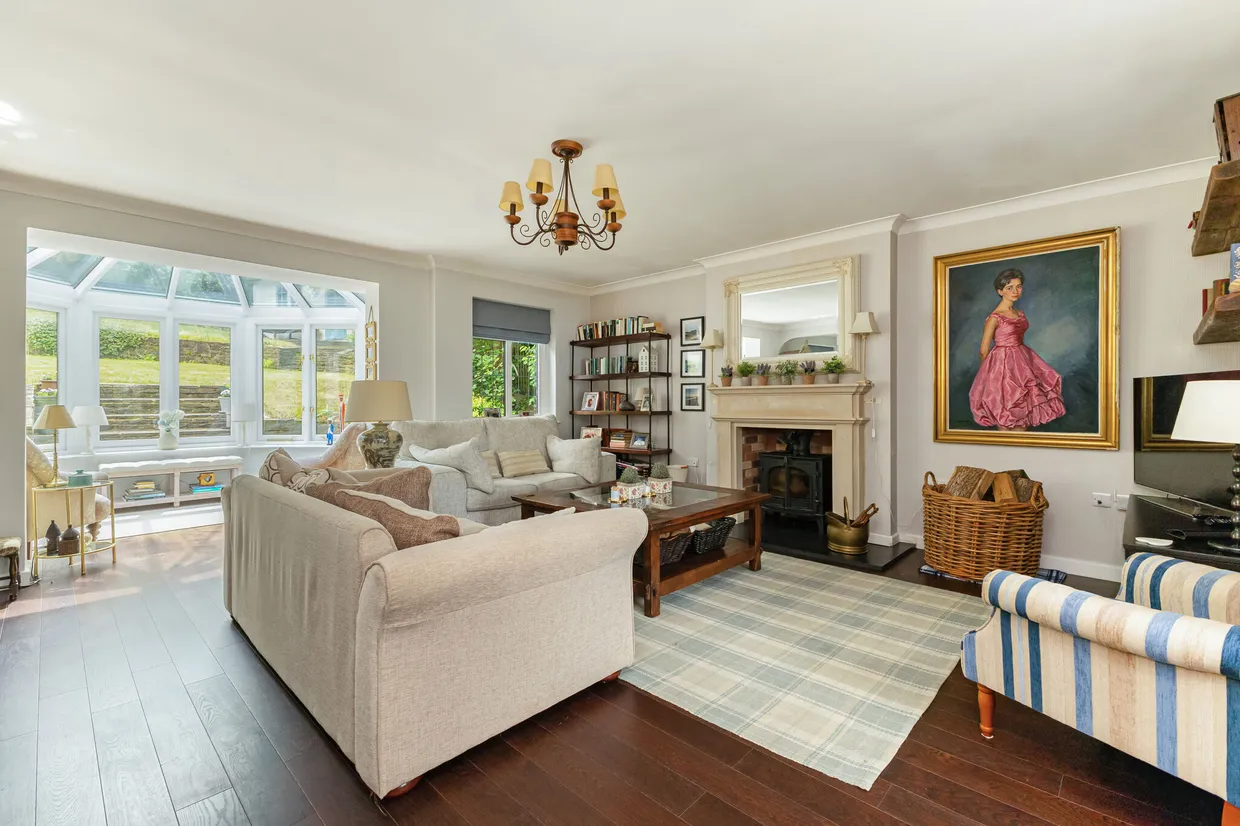Winchester Close, Esher, KT10 photo 5