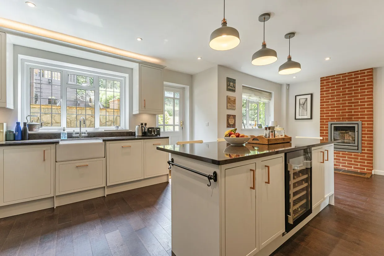 Winchester Close, Esher, KT10 photo 7