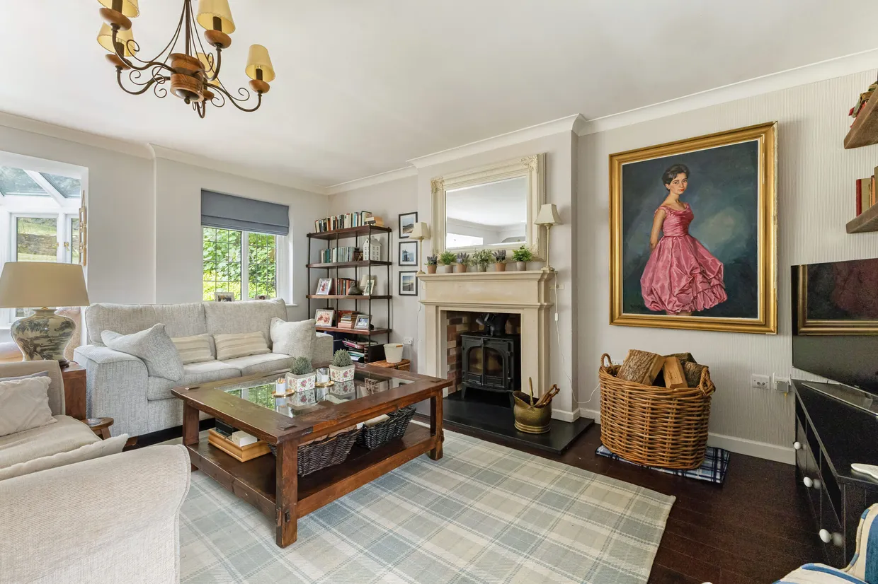 Winchester Close, Esher, KT10 photo 9