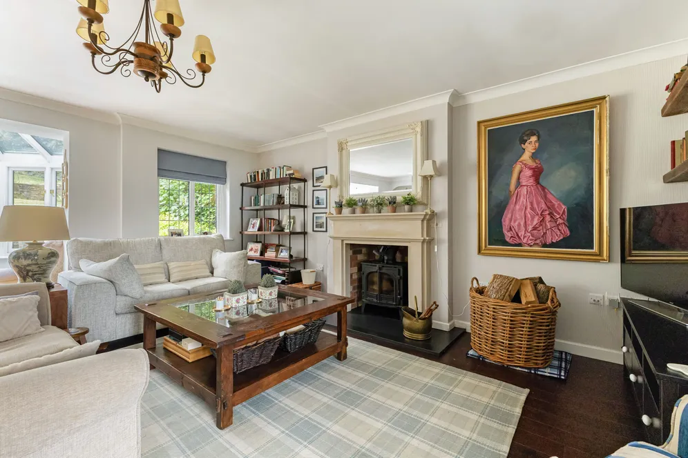 Winchester Close, Esher, KT10 photo 9