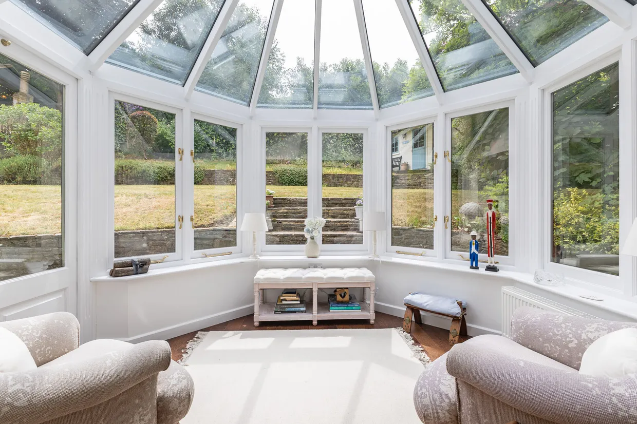Winchester Close, Esher, KT10 photo 10