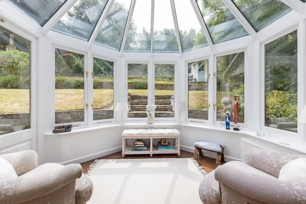 Winchester Close, Esher, KT10 photo 10