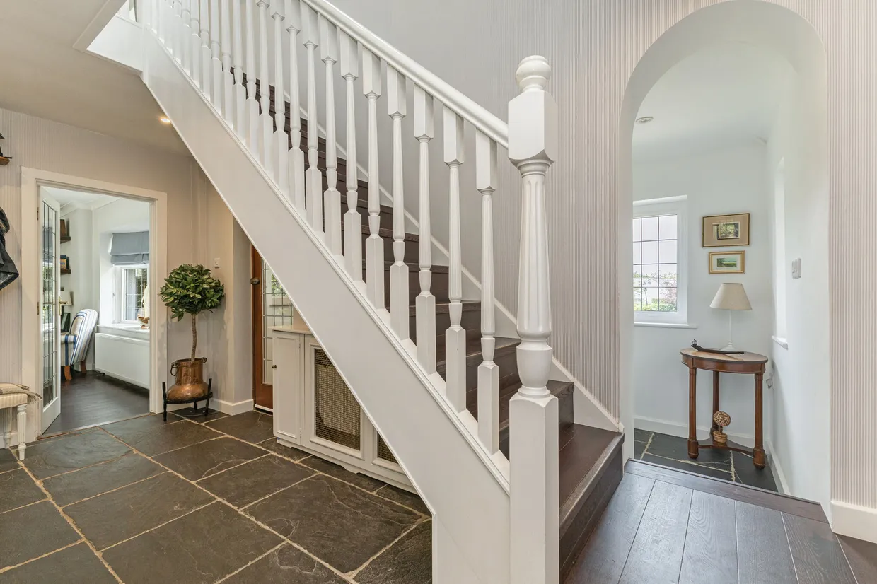 Winchester Close, Esher, KT10 photo 13
