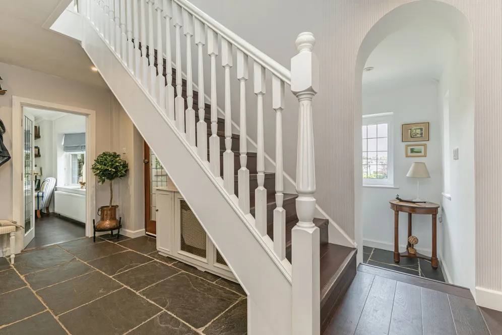 Winchester Close, Esher, KT10 photo 13
