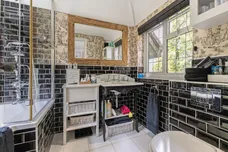 Winchester Close, Esher, KT10 photo 17