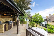 Winchester Close, Esher, KT10 photo 19