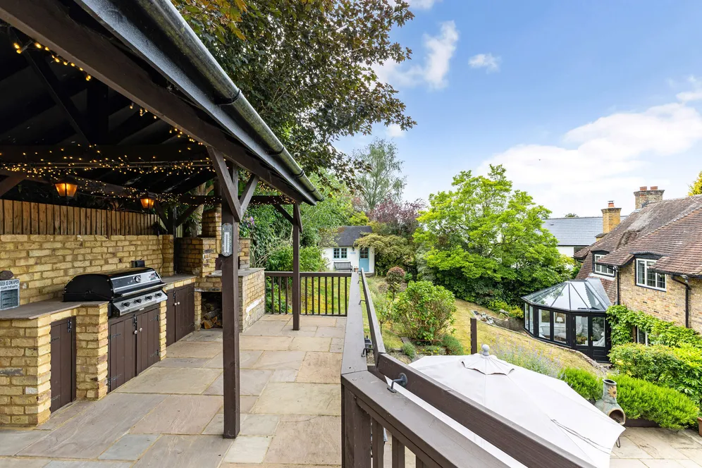 Winchester Close, Esher, KT10 photo 19