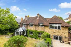 Winchester Close, Esher, KT10 photo 23