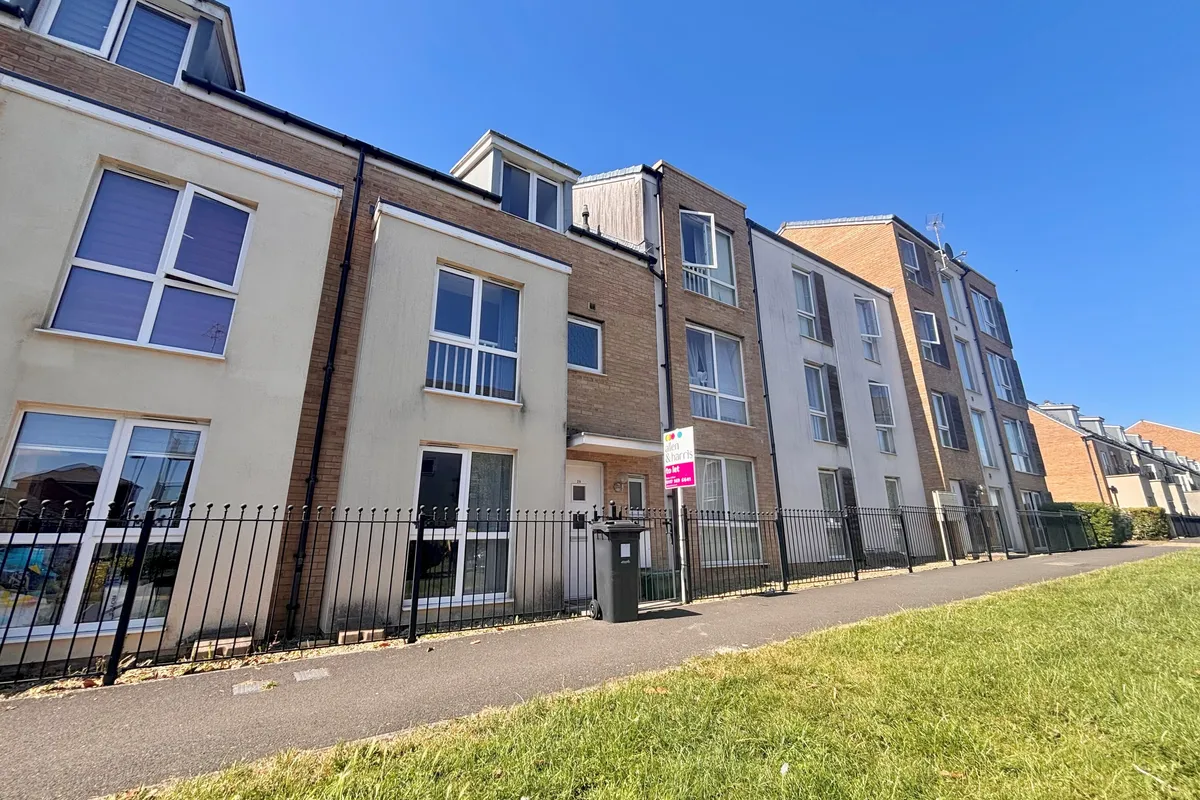 Eighteen Acre Drive, Patchway, BRISTOL