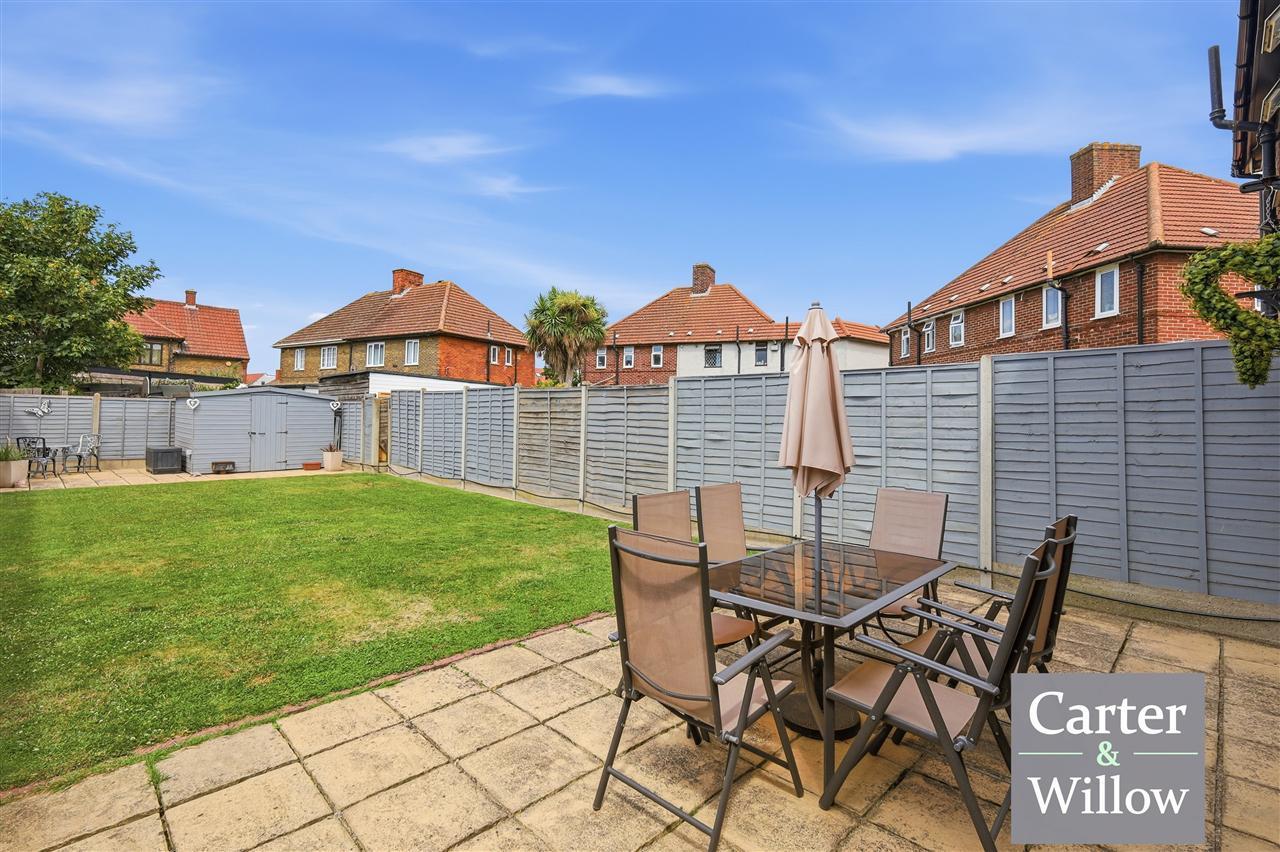 Becontree Avenue, Essex Image 16