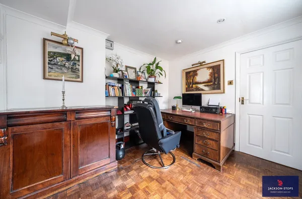 The Square, Aspley Guise, MK17 photo 5