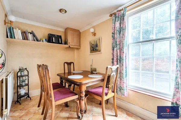 The Square, Aspley Guise, MK17 photo 8