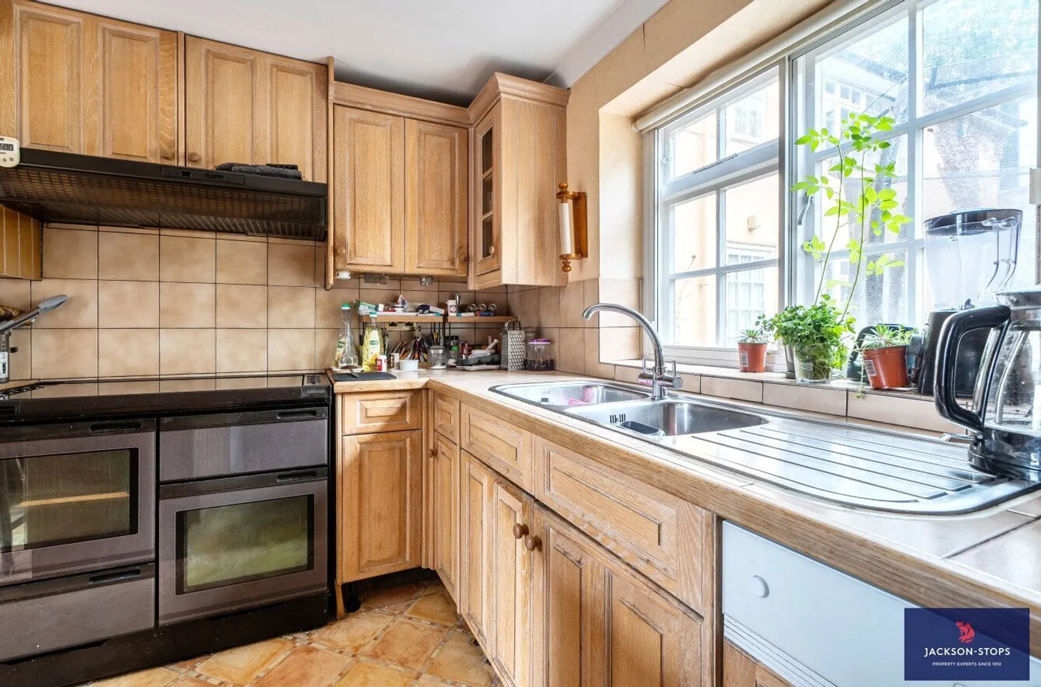 The Square, Aspley Guise, MK17 photo 9