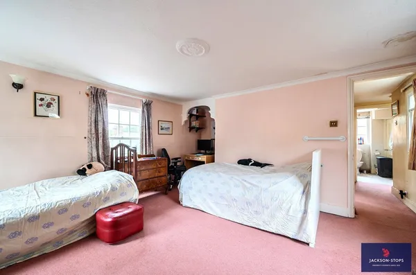 The Square, Aspley Guise, MK17 photo 17