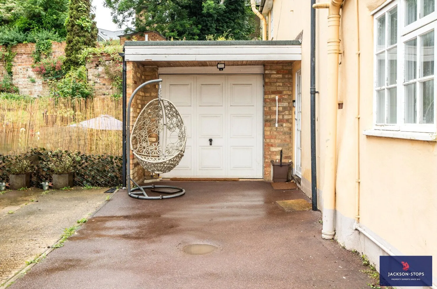 The Square, Aspley Guise, MK17 photo 23