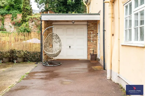 The Square, Aspley Guise, MK17 photo 23