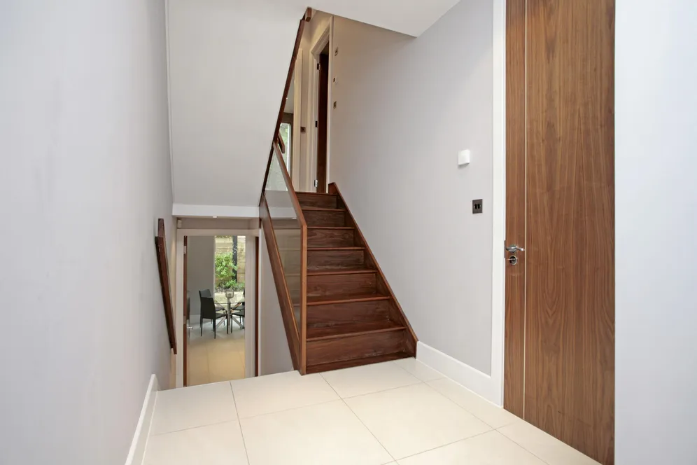 High Street, Esher KT10 photo 6