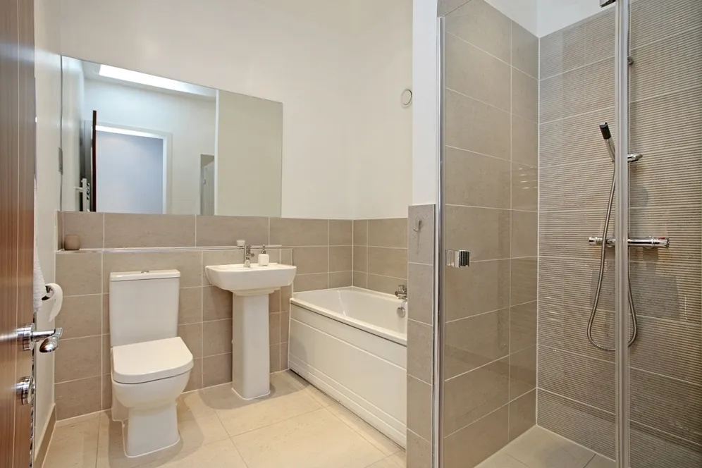 High Street, Esher KT10 photo 8
