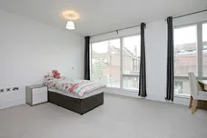 High Street, Esher KT10 photo 10