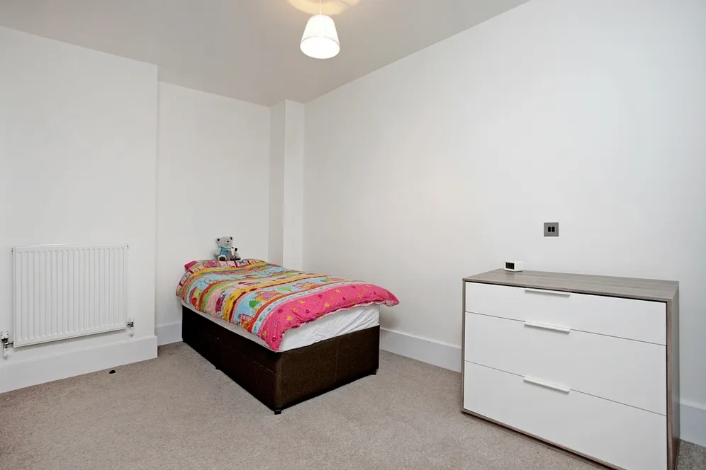 High Street, Esher KT10 photo 14