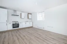 Potters Grove New Malden KT3 photo 2