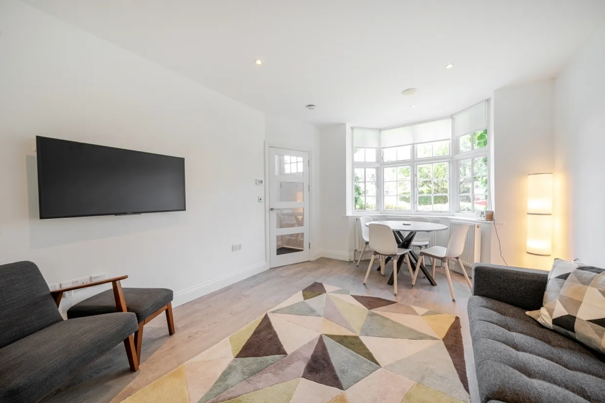 Midholm Hampstead Garden Suburb NW11 photo 3