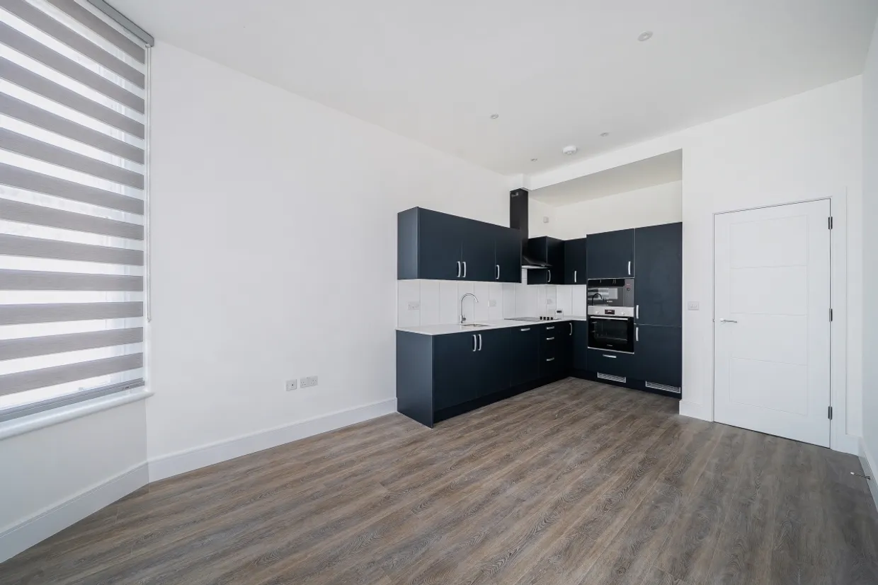Shoot Up Hill London NW2 photo 5