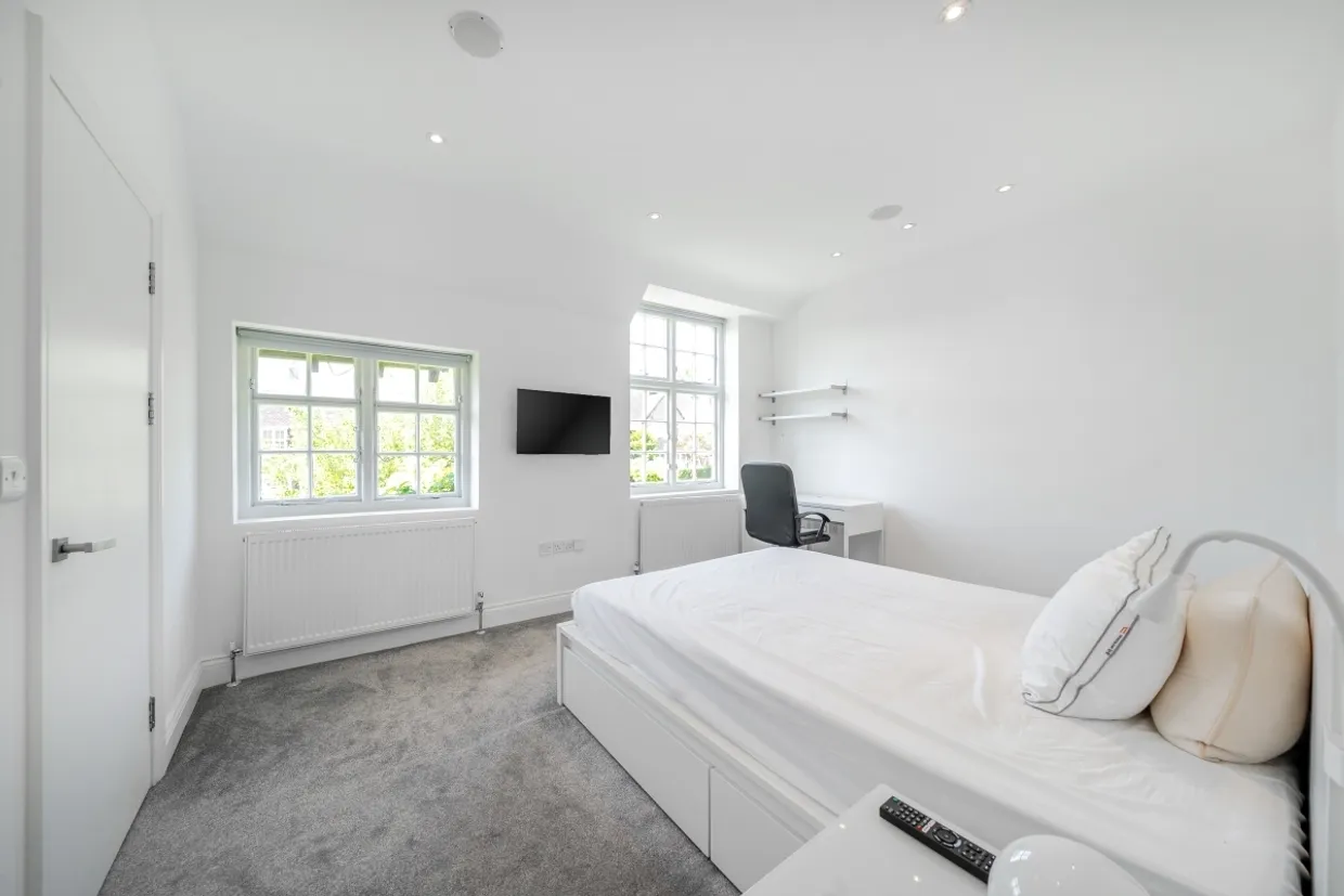 Midholm Hampstead Garden Suburb NW11 photo 5